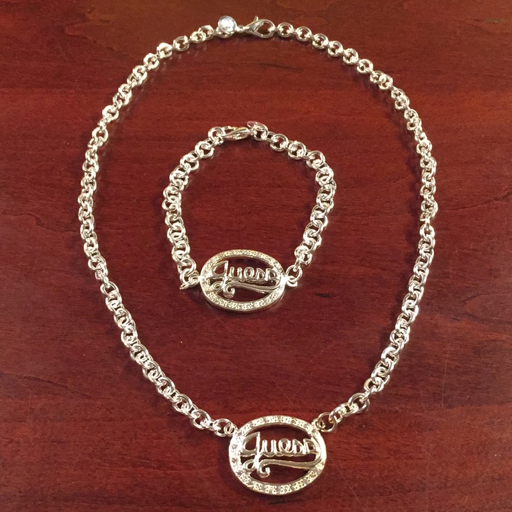 Guess set rare 9.25 stamped Nwot ❤️